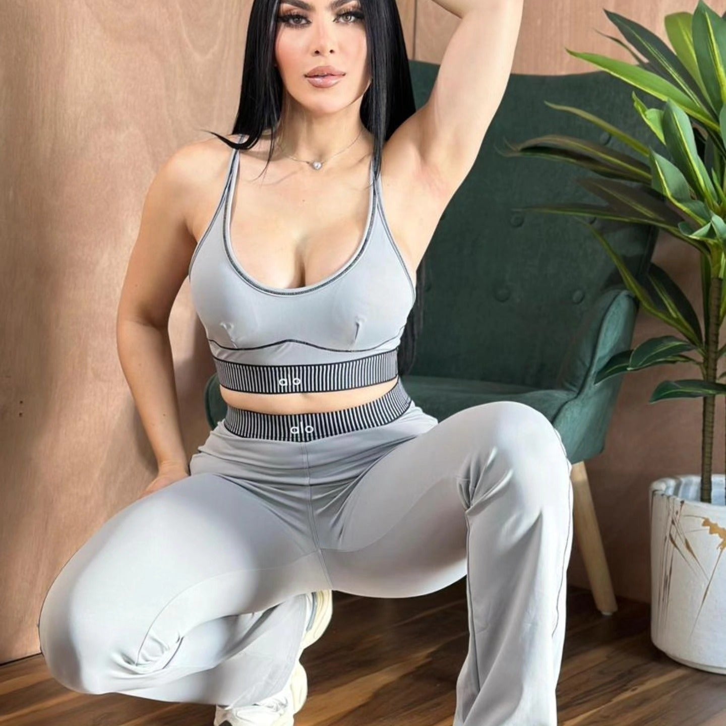 Sleeveless High-waisted Yoga Workout Set with Bra Pads