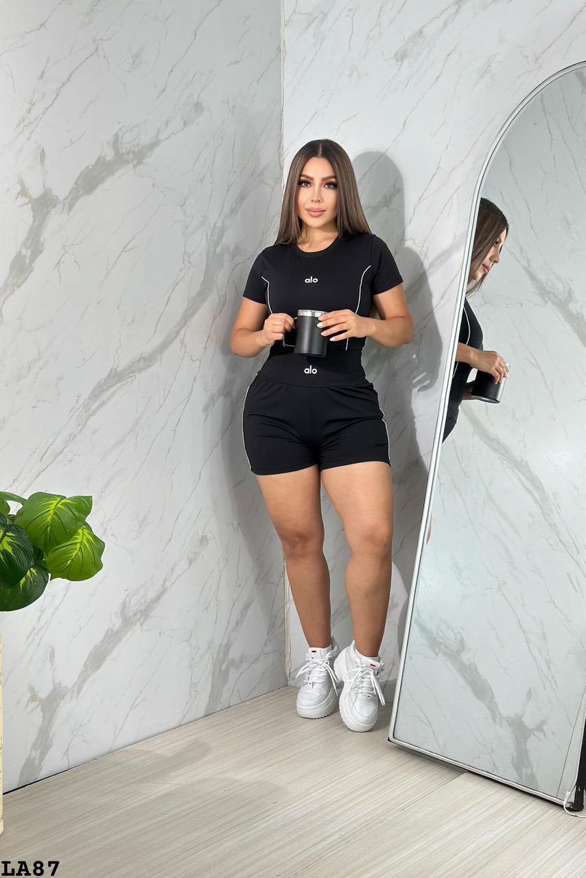 Stylish Solid Color High-Waisted Yoga Shorts and Short-Sleeve Sports Set
