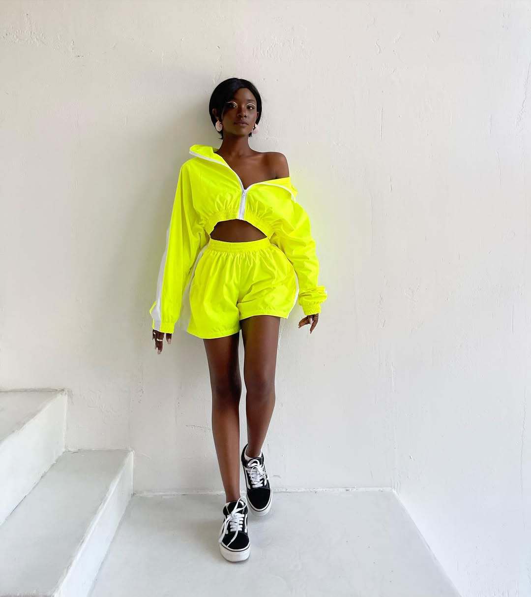 Stylish Long-sleeved Zip-up Sports Cardigan Jacket and Shorts Sports Casual Set