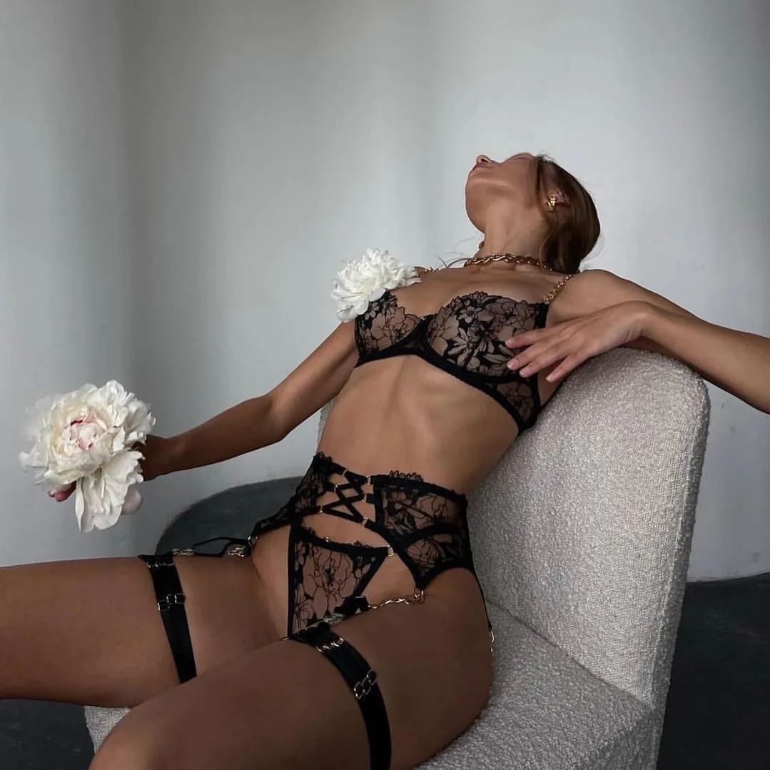 Sexy Lace Embroidery Chain Suspenders Waist Bodysuit Set