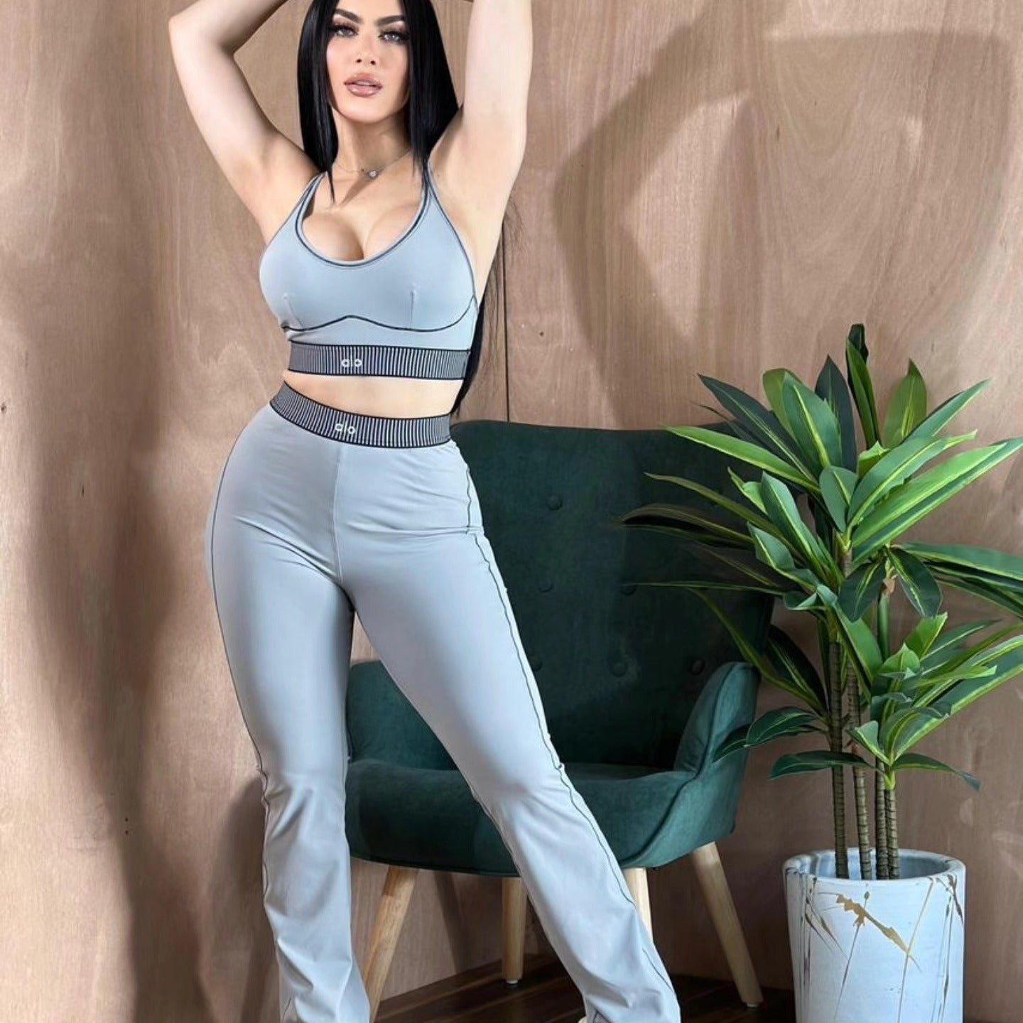 Sleeveless High-waisted Yoga Workout Set with Bra Pads
