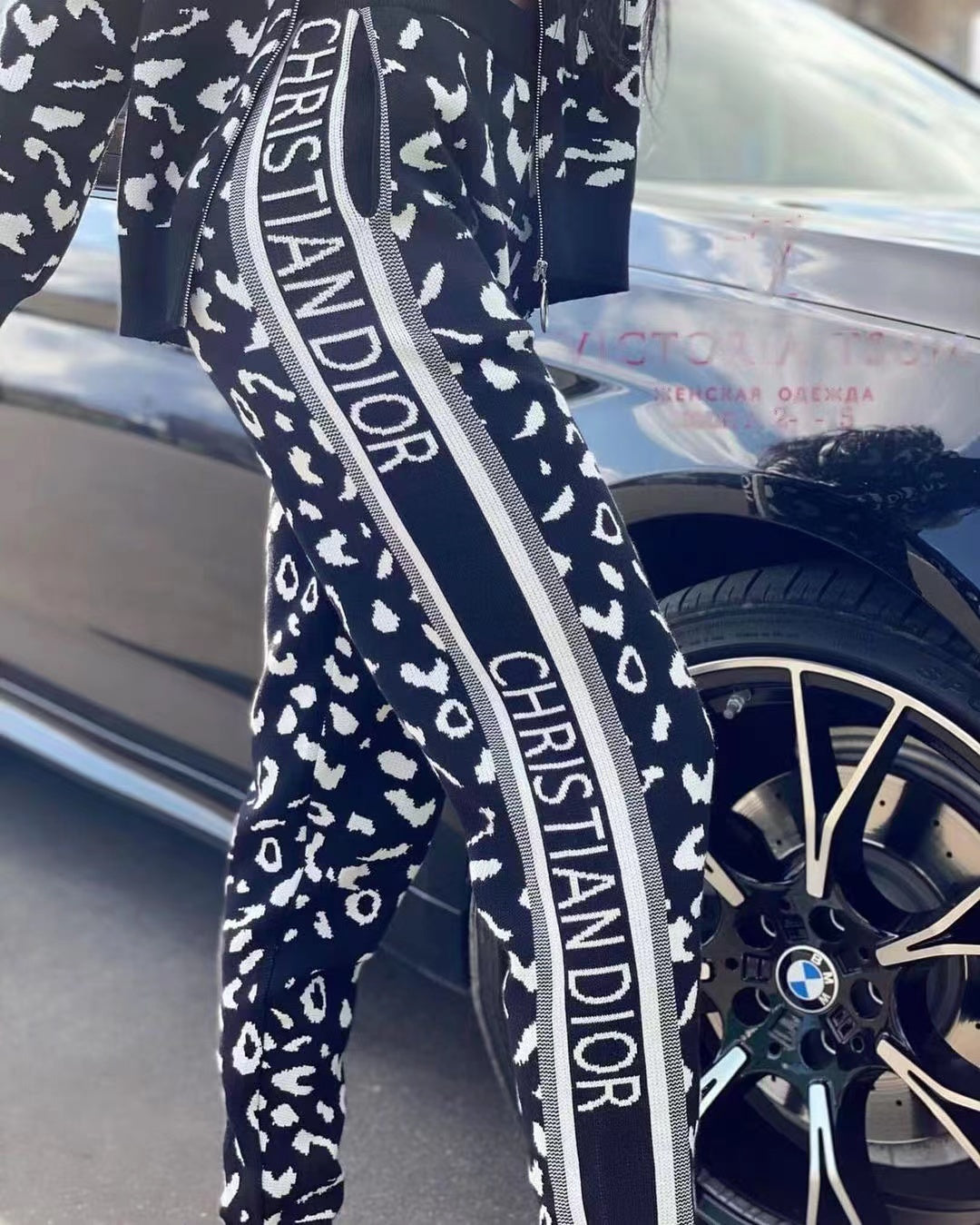 Fashionable casual jacquard knitted suit (pants with pockets)