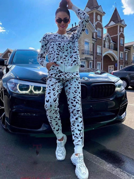 Fashionable casual jacquard knitted suit (pants with pockets)